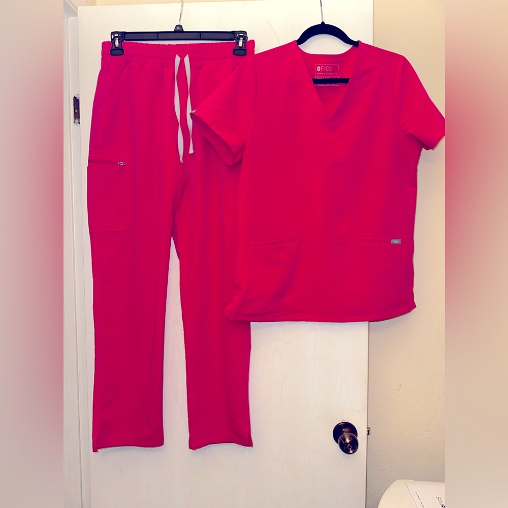 HOT PINK FIGS SCRUB SET SIZE MEDIUM